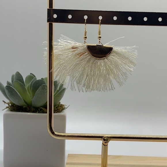 Jewelry - SALE💚 any 3 for $18 💚 White Fan Tassel Gold Earrings Statement
